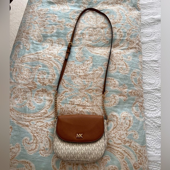 Michael Kors crossbody bag - Picture 1 of 4